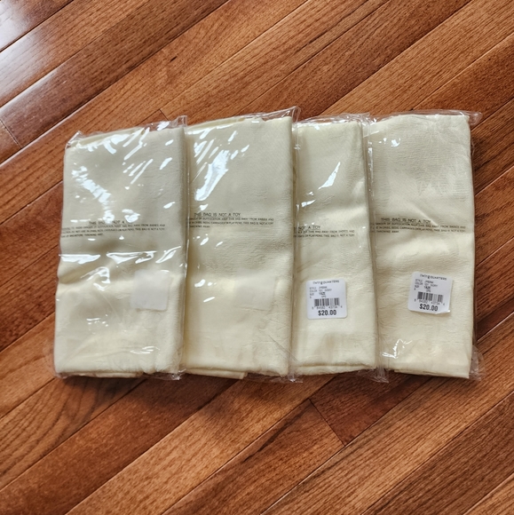 Living Quarters Ivory Christmas Damask Poinsettia 17" x 17" Napkins - Picture 2 of 5